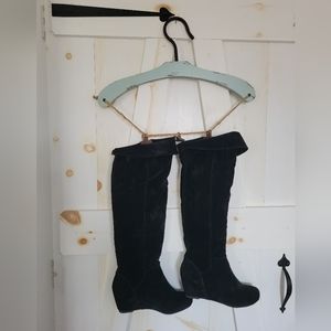 Supe cute suade black boots